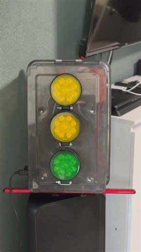 Arduino-powered drag racing start lights