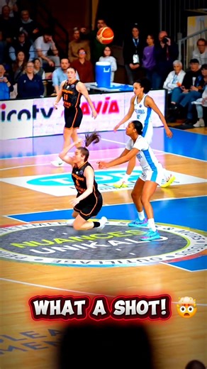 Amazing shot behind-the-back