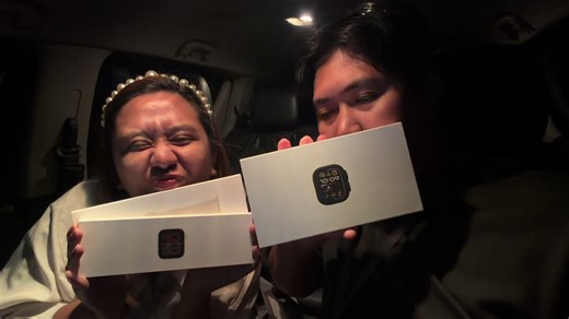Apple Watch Unboxing: Discover Features with Claire & Paws
