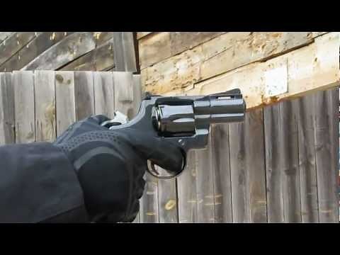 Colt Python en acción: el rey de los revólveres en la revista ARMAS INTERNACIONAL