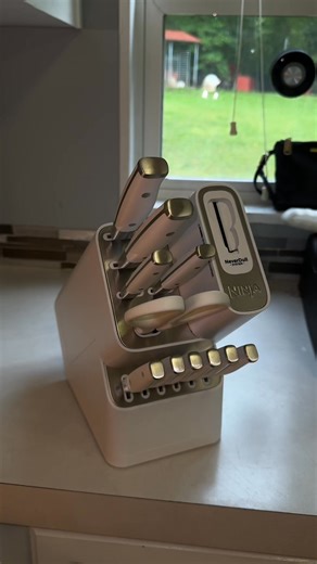 Meet the Ninja NeverDull Knife System — German stainless steel blades, full-tang strength, chef-level control, and a 10-year sharpness guarantee with the built-in sharpener. Swipe → instantly sharper. Chop, slice, prep—effortless. Professional performance made simple. 🔥 Black Friday blowout: $49.96 — Ends soon. | Danielleo Jordan Serrano