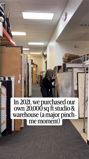 From plywood headboards and wrecked U-Hauls… to a 20,000 sq ft studio and thousands of staged spaces later, what a ride it has been. ✨ We started this business in 2007 with zero experience, a lot of hustle, and even more mistakes. But every messy admin moment, every inventory nightmare, every underpriced job… taught us exactly what NOT to do and what it really takes to build a profitable, sustainable staging business. As we grew, something unexpected happened: other stagers kept asking how we di