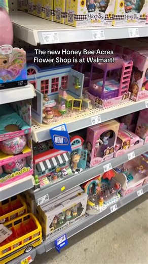 Stop and smell the flowers 🌸 The brand new In Bloom Flower Shop is now at Walmart! 💐 This charming set lets kids mix and match flowers to make bouquets and grow their Honey Bee Acres world with even more imaginative fun 🐝 #miniature #playset #flowershop #dollhouse #pretendplay | Honey Bee Acres Toys