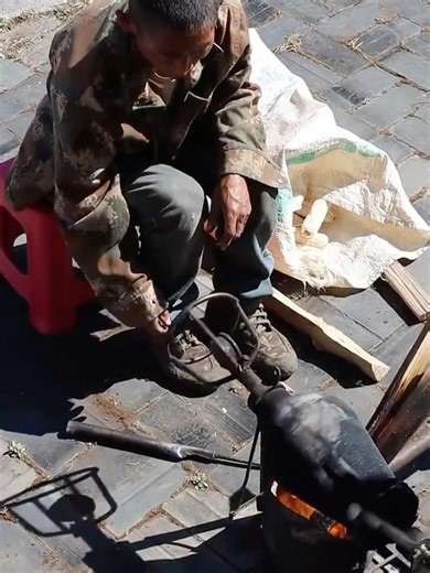 Old-School Popcorn Over Charcoal Fire 🍿🔥 #food #cuisine #cooking