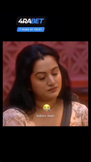 🎶 on Instagram: "💥 . . . 日本利用压电瓷砖将脚步转化为电能。这些瓷砖捕捉来自你脚步的动能。当你行走时,你的重量和动作会对瓷砖产生压力。瓷砖会轻微弯曲,从而产生机械应力。瓷砖内部的压电材料将这种应力转化为电能。每一步都会产生少量电荷,而数百万步结合在一起就能产生足够的电力来驱动LED灯、数字显示屏和传感器。在像涩谷车站这样繁忙的地方,每天大约有240万个脚步为这一系统作出贡献。这些电能可以被储存或立即使用,从而减少对传统电力来源的依赖,并支持可持续的城市基础设施。这种方法将日常运动转化为实用的可再生能源 日本利用压电瓷砖将脚步转化为电能。这些瓷砖捕捉来自你脚步的动能。当你行走时,你的重量和动作会对瓷砖产生压力。瓷砖会轻微弯曲,从而产生机械应力。瓷砖内部的压电材料将这种应力转化为电能。每一步都会产生少量电荷,而数百万步结合在一起就能产生足够的电力来驱动 LED灯、数字显示屏和传感器。在像涩谷车站这样繁忙的地方,每天大约有240万个脚步为这一系统作出贡献。这些电能可以被储存或立即使用,从而减少对传统电力来源的依赖,并支持可持续的城市基础设施。这种方法将日常运动转化