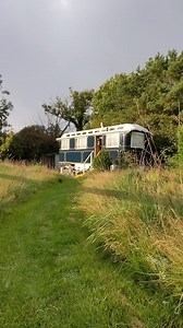 A sweet little spot in the Mendip Hills. There's many a walk nearby, and incredible sunsets right from your doorstep. 📍 Mendip Molly, Somerset. Book your retreat: canopyandstars.co.uk/mendipmolly | Canopy and Stars