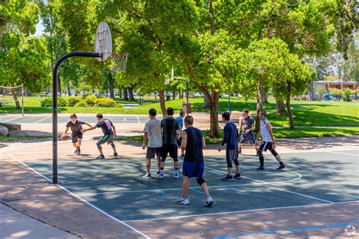 Living in the Mountain View West Neighborhood of Mountain View, CA