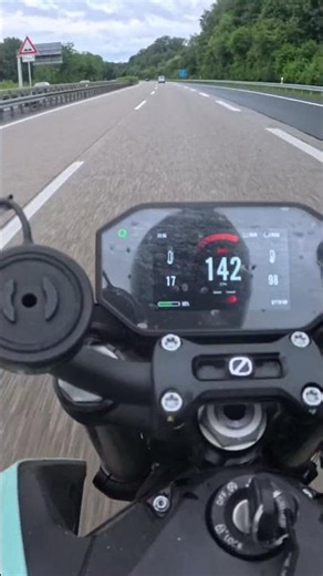 Electric Motorcycle Top Speed Run! Zero SR/F hits 203 km/h (126 mph) on the German Autobahn!