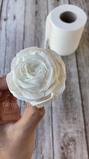 Toilet paper Rose #diy #howto #tutorials #diycrafts #paperflower #お花 #flower #作り方 #ペーパーフラワー #バラ