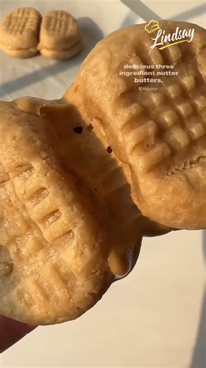 3-INGREDIENT NUTTER BUTTERS 🥜 Simple to make and absolutely delicious! I love that you can modify them with any nut butter or sunflower butter. They are warm, soft and chewy and I can’t wait for you to try them! You’ll need: 1 cup almond flour 1/3 cup pure maple syrup (or raw honey) ½ cup peanut butter or nut butter of choice (I used organic creamy peanut butter) 1. In a bowl, combine almond flour, maple syrup and nut butter. 2. Roll the mixture into teaspoon sized balls and connect two of them