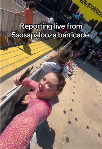 5SOS Lollapalooza Barricade Report — Everyone's A Star Live