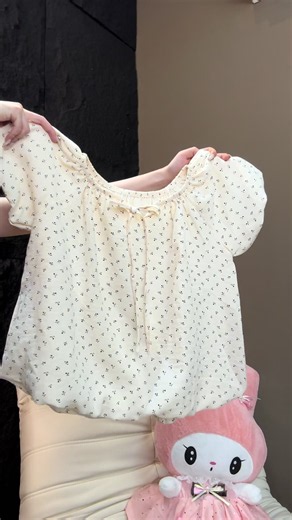 Áo màu be Thảo Linh review: xu hướng mặc đẹp 2026