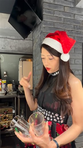 ソアラ on Instagram: "麻妃さんのジェスチャーゲーム？！💙 音声はミュートしてあります💙 ジェスチャーから会話を妄想してみましょ(^^)💙 #北条麻妃 @maki.hojyo"