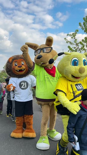 Das war eine tolle Sause gestern im BVB-Lerngarten 🐝🥳 Vielen Dank für Euren Besuch und die tollen Geschenke 🎁 Der Lerngarten ist Teil des BVB-Lernzentrum und wird unter anderem gefördert von der BVB-Stiftung „leuchte auf“ ✨ | Maskottchen Emma