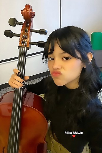 Jenna Ortega learning guitar | Slade Charles