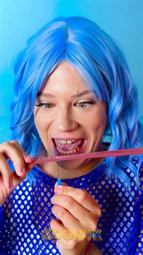 مقلب ثقب اللسان! خدع مضحكة مع الأصدقاء 😂👅