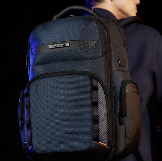 6K views · 63 reactions | ¡Pro-DLX es todo lo que necesitas! Diseño único y expandible, con su gran variedad de compartimientos y material resistente. ¡Lleva tu día al trabajo a otro nivel! | Samsonite | Facebook