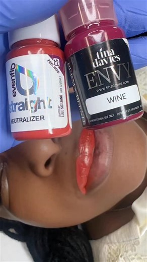 💋 Dark Lip Neutralization — The Art of Balancing Tone Before Blush Not all lips start the same — and that’s the beauty of it. 💕 For clients with deeper, cooler, or uneven lip tones, we begin with a process called Dark Lip Neutralization before performing Lip Blushing. This technique uses carefully selected warm pigments (like peach, coral, or orange undertones) to neutralize excess melanin in the lips — helping to lift dark or cool tones, even out discoloration, and create a soft, balanced can