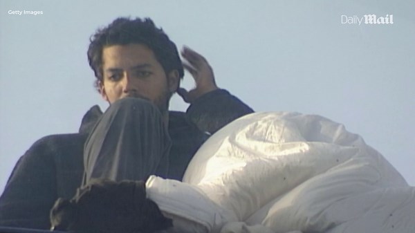 2003: David Blaine suspends himself over River Thames for 44 days