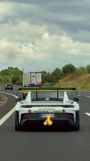 Porsche GT3 RS flames – why GT3 RS backfires and flames