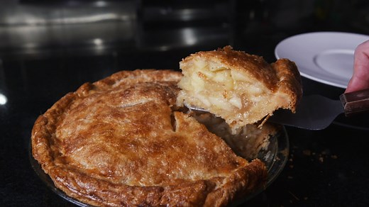 When it comes to quintessential American desserts, it doesn't get much more patriotic than apple pie. Former White House chef Bill Yosses says it was President Obama's favorite dessert, and is showing us how to make it! Full recipe: http://dlsh.it/kwWQaOc | Delish