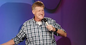 Comedian Turns Math Problems into Hysterical Jokes - Video