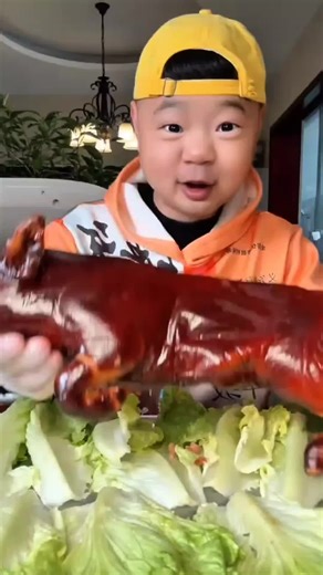 Zai Zai's Food ASMR Experience: Eating Sounds