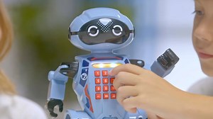 😍 Introducing ROBO DR7, a programmable robot with 7 amazing features! You can use the remote for direct control or programming, it can also talk back in a robotic voice, dancing or simply listen to it playing pre-set Music! 📍Get yours now from Hamleys! 📞 For delivery, call us at 065511332 Ext. 2 #HamleysJo #Toystore #toys #toystagram #kids | Hamleys Jordan