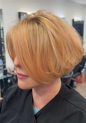 When your blonde client says they want to go copper/peach… and you say yes because sure… but then realise the severity of the situation… 😂 I’ve always done my lovely client’s hair a bright and creamy blonde (apart from that one brief moment of pastel pink) and today she wanted something different! We’ve done a few variations of her blonde and recently we made it slightly warmer so it’s has inspired her to step into the copper side!! I can’t say I wasn’t screaming and crying in panic and fear at
