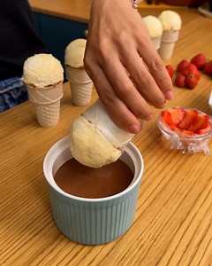 Le tiramisu glacé aux fraises à emporter ! L'incontournable cornet de glace revisité :) | Chefclub