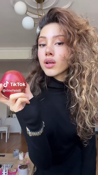 Natural Jawline Challenge: Embracing My Curly Hair