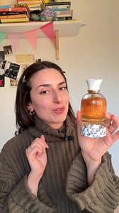 Se questo profumo fosse una canzone, sarebbe La cura: intenso, unico e con quella vibrazione che ti resta addosso. Nel video ve lo faccio sentire con le parole, ma se amate i profumi arabi particolari, questo vi conquista. Commentate profumi arabi e vi mando subito il link di tutte le fragranze speciali che abbiamo ✨ | Arredo Casa da Sogno