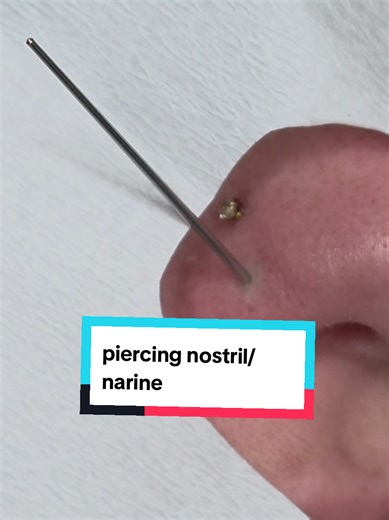 Processus de piercing à la narine avec soin