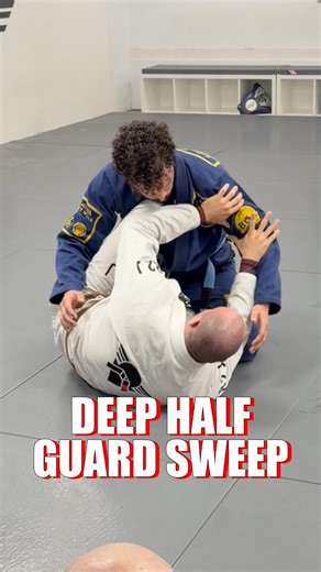 Deep half guard sweep in Brazilian Jiu-Jitsu / Deep half guard sweep #bjj #learnjujitsu #grappling