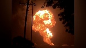 Video captures oil tank exploding into massive fireball | CNN