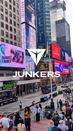 Just 3 days to go until the WINDUP WATCH FAIR NYC! Experience the spirit of aviation heritage and the clarity of Bauhaus design with Junkers watches, crafted in Germany. 📅 October 17–19, 2025 📍 Center 415, 415 Fifth Ave, New York, NY More info: windupwatchfair.com/new-york-city Come and visit us to explore our timepieces in person! #JunkersWatches #Junkers #MadeInGermany #Watch #Bauhaus #Aviation #Windupwatchfair #WindUp #NewYork | Junkers - Schönheit der Technik