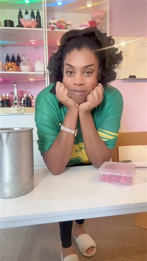 Testing my new filming setup #candlecommunity #candlelove #workplacegoals #candlemaking