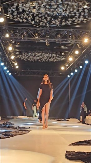 female model runway show✨️Runway Model Fashion Week 🇮🇳✨️ #shorts #runwaymodel