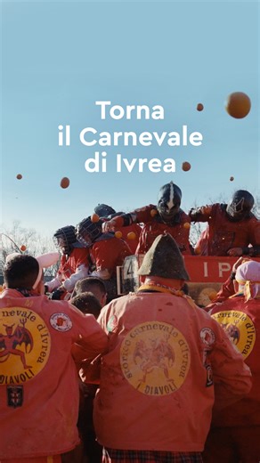 🍊✨ Il countdown è partito: Torna lo Storico Carnevale di Ivrea! 🔥 Domenica 8 febbraio è il primo vero battito del Carnevale: parata dei carri da getto nel centro, mercatino degli aranceri, riappacificazione sul Ponte Vecchio, alzata degli Abbà e Corteo Storico. La città entra ufficialmente nel clima della Battaglia. 🥁 Giovedì 12 (Giovedì Grasso): passaggio dei poteri, salita del Generale a cavallo, feste dei bambini e street band. ✨ Sabato 14: presentazione della Mugnaia, fiaccolata, sfilata 