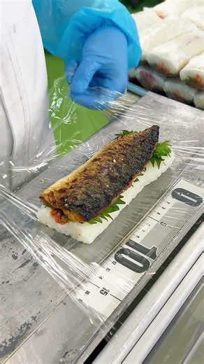 本場博多の明太子がお酒と相性抜群！【めんたい焼き鯖寿し】