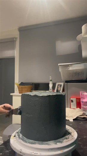 Watch me decorate this gorgeous 3 layer 7 inch Black buttercream Chocolate Orange Cake!🍊 This cake included a personalised topper too! We cater to any requests!🫶🏼 If you’d like to place an order with Cake & Crumbs, feel free to send us a message😊 | Cake & Crumbs