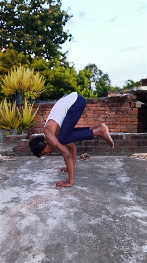 🔥 FROG STAND 💪 | Easy Tutorial for Beginners #calisthenics #tutorial #challenge