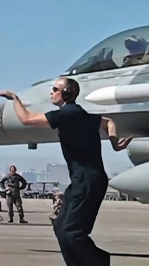 80K views · 5K reactions | Amazing Action When the Fighter Jet Marshal Dances #fblifestyle #dancing #womenpilot #pilot #usaf #femalepilot #a10 #f22 #f18 #f16 #f35 #f15 #military #aviationlovers #fighter #avgeek #bestchallenge #beautybloggers #goodvibes #goodtimes #foryou #foryoupagе #reelsviralvideo #usa #usareels #fyp #vlog #viralvideoreels #viralposts #viralreelsfacebook | Vitória | Facebook