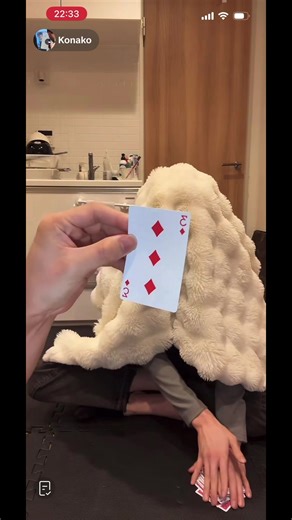 手品で令和の女子を恋に落ちるだろうか粉子がんばってねゲップのエチケットはちゃんと習得しないとね😂 ニュル(肉？)をレオくんと分け合って食べてるのかわいい粉子 レオくんが粉子エキスが入ったコーラを3杯目を飲む😂断ることをしない優しさがみれた😊 #fz粉子 #かえこなは永遠♾ #かえこな #粉子 #ほしれお