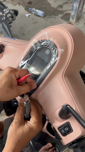 3.4K views · 1K reactions | Solusi spidometer motor tidak retak. #sticker #stickers #education #edukasi #tutorials #tutorial #wrappingsticker | Icank Bintang Sticker | Facebook