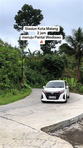 Menikmati Pantai Wediawu di Malang