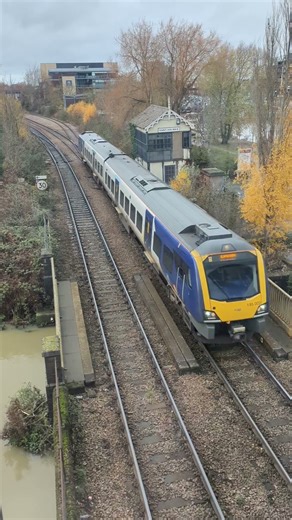 Northern Class 195 (195002) passing Brayford Crossing