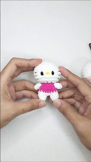 Cute Hello kitty Amigurumi | Full Crochet Guide #crochetkeychain #minicrochet #crochetforbeginners