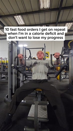 Axle | Bodybuilder | Transformation Coach on Instagram: "THESE SAVE ME IN A CALORIE DEFICIT 👇 Because fat loss doesn’t fall apart just because you’re busy. 💬 Comment “FASTFOOD” and I’ll send you my full list of 50+ high-protein, under-500-cal orders I use on repeat when cutting. The orders I actually use ⤵️ 🍗 Chick-fil-A 1️⃣ 12-count grilled nuggets 📊 ~38g protein | ~200 cals 2️⃣ Grilled chicken sandwich (no bun) 📊 ~32–35g protein | ~260–290 cals 🥡 Panda Express 1️⃣ Grilled teriyaki chicke