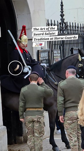 The Art of the Sword Salute: Tradition at Horse Guards ⚔️❤️🇬🇧 ​ A moment of perfect military tradition. ⚔️🐎 Watch as two soldiers offer a salute to the mounted Lance Corporal of Horse (LCoH), who returns the gesture with a flawless Sword Salute. ​Rank Check: Notice the two chevrons with the cloth crown on his arm—this identifies him as a Lance Corporal of Horse in the Household Cavalry. ​Discipline, respect, and history in motion. 🇬🇧 ​#HouseholdCavalry #HorseGuards #SwordSalute #MilitaryTra